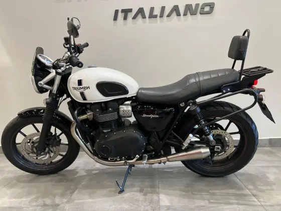 TRIUMPH STREET TWIN TRIUMPH STREET TWIN