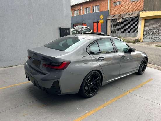 BMW-320i-2024