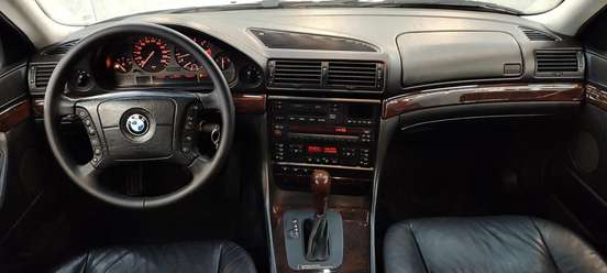 BMW-750i-1998