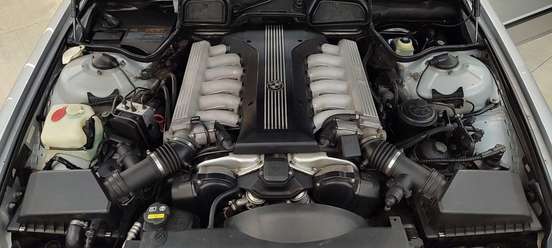 BMW-750i-1998