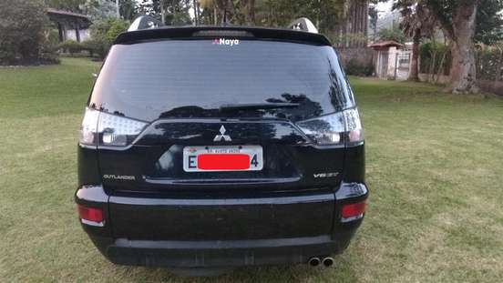 MITSUBISHI-OUTLANDER-2010
