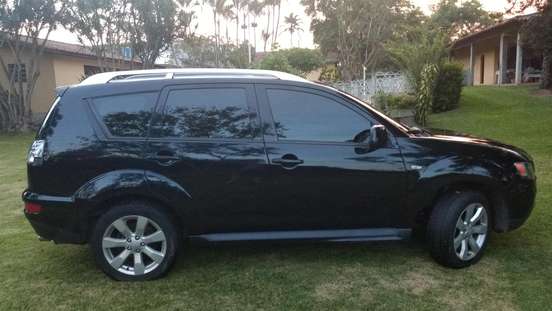 MITSUBISHI-OUTLANDER-2010