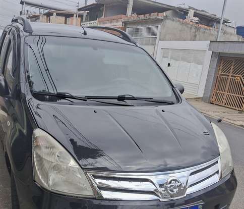 NISSAN-LIVINA-2012