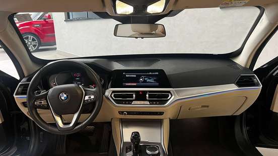 BMW-320i-2021