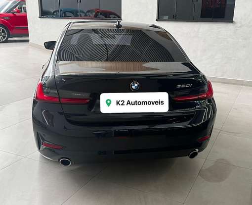 BMW-320i-2021