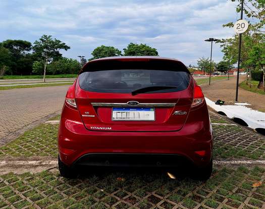 FORD-FIESTA-2014