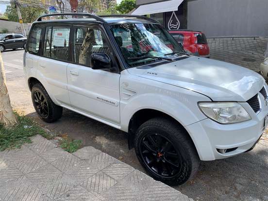 MITSUBISHI-PAJERO TR4-2011