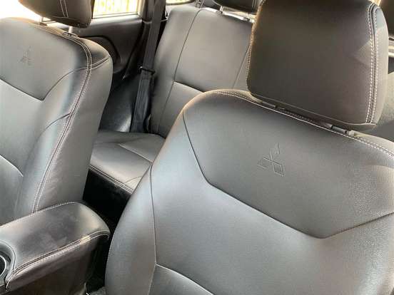 MITSUBISHI-PAJERO TR4-2.0 4X4 16V 140CV FLEX 4P AUTOMÁTICO MITSUBISHI-PAJERO TR4-2011