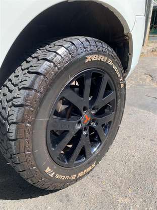 MITSUBISHI-PAJERO TR4-2011