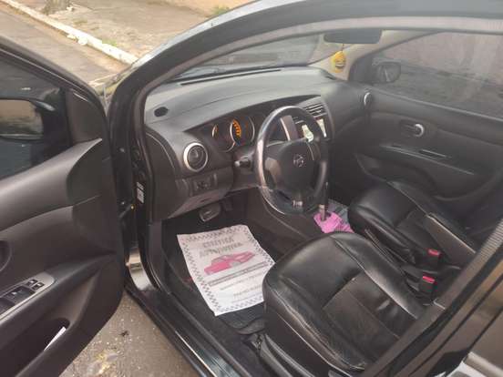 NISSAN-LIVINA-1.8 SL 16V FLEX 4P AUTOMÁTICO NISSAN-LIVINA-2011