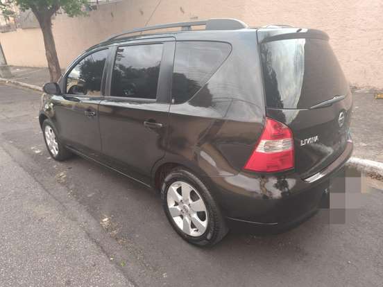 NISSAN-LIVINA-2011