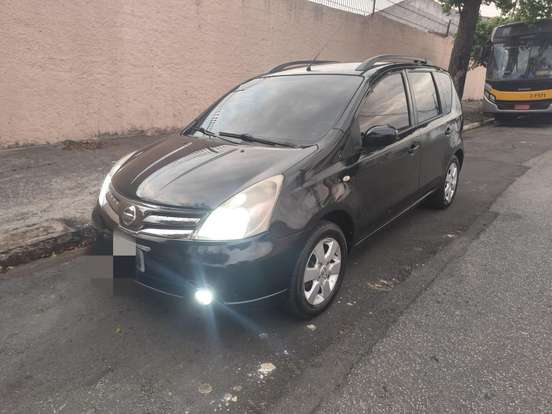NISSAN-LIVINA-2011