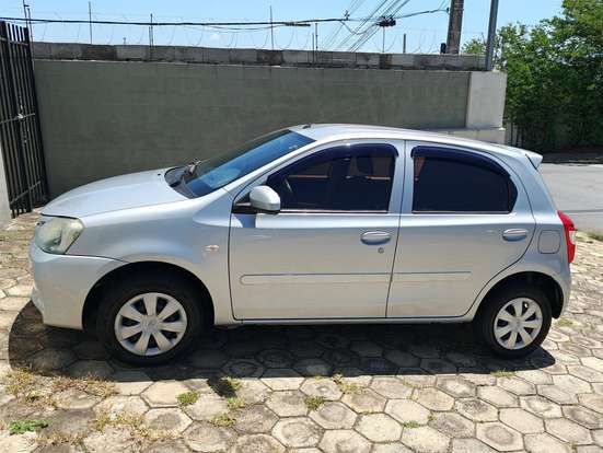 TOYOTA-ETIOS-2015