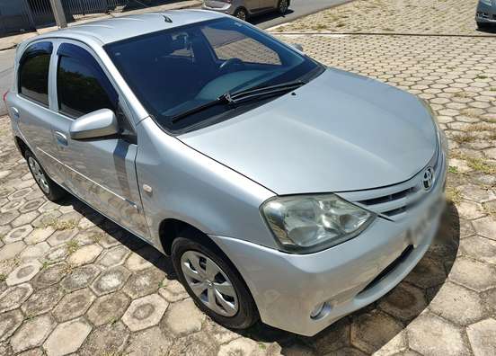 TOYOTA-ETIOS-2015