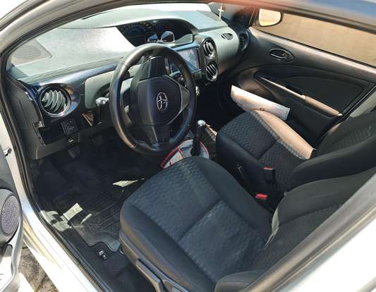 TOYOTA-ETIOS-2015