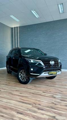 TOYOTA HILUX SW4 2.8 D-4D TURBO DIESEL SRX 7L 4X4 AUTOMÁTICO