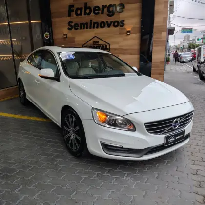 VOLVO S60 2.0 T5 MOMENTUM 16V TURBO GASOLINA 4P AUTOMÁTICO