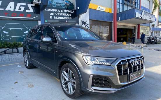 AUDI-Q7-2021