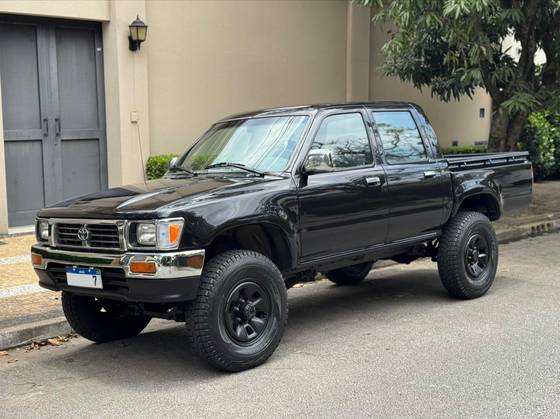 TOYOTA HILUX 2.8 SR5 4X4 CD 8V DIESEL 4P MANUAL