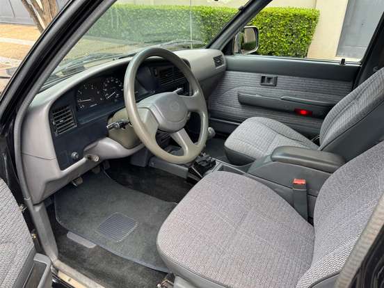 TOYOTA-HILUX-2.8 SR5 4X4 CD 8V DIESEL 4P MANUAL TOYOTA-HILUX-2001