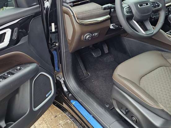 JEEP-COMMANDER-2.2 TURBO DIESEL OVERLAND AT9 JEEP-COMMANDER-2025