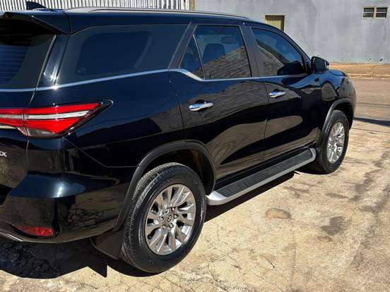 TOYOTA-HILUX SW4-2.8 D-4D TURBO DIESEL SRX 7L 4X4 AUTOMÁTICO TOYOTA-HILUX SW4-2022