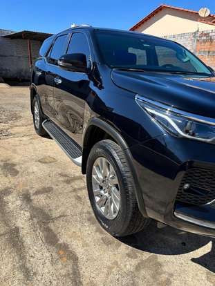 TOYOTA-HILUX SW4-2022