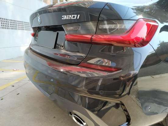 BMW-320i-2021