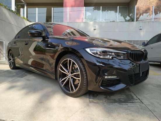 BMW-320i-2021