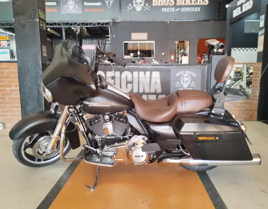 HARLEY-DAVIDSON STREET GLIDE HARLEY-DAVIDSON STREET GLIDE