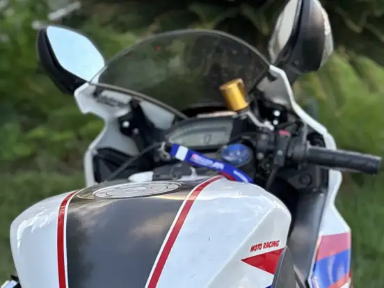 HONDA-CBR 1000RR HONDA-CBR 1000RR-2012