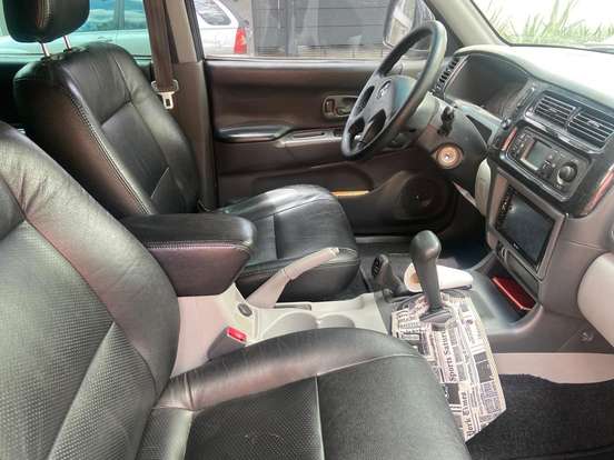 MITSUBISHI-PAJERO-2010