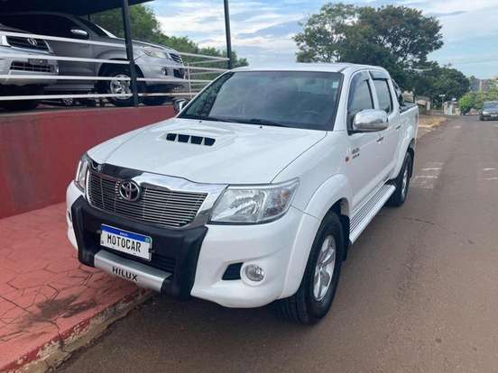 TOYOTA-HILUX-2012