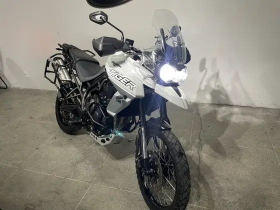 TRIUMPH TIGER 800 XCX TRIUMPH TIGER 800 XCX