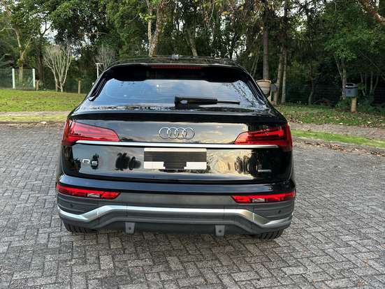 AUDI-Q5-2021