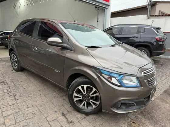 CHEVROLET ONIX 1.4 MPFI LT 8V FLEX 4P MANUAL CHEVROLET ONIX 1.4 MPFI LT 8V FLEX 4P MANUAL