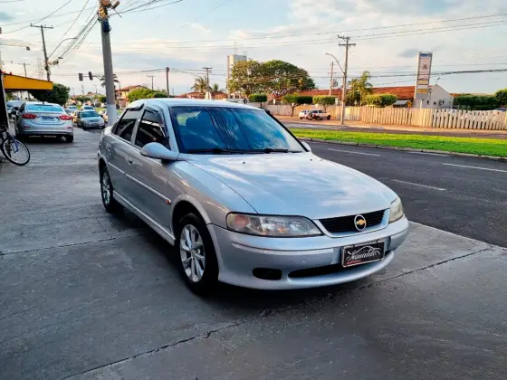 CHEVROLET VECTRA 2.2 MPFI GL MILENIUM 8V GASOLINA 4P MANUAL CHEVROLET VECTRA 2.2 MPFI GL MILENIUM 8V GASOLINA 4P MANUAL