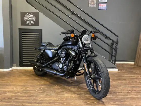 HARLEY-DAVIDSON SPORTSTER IRON 883 