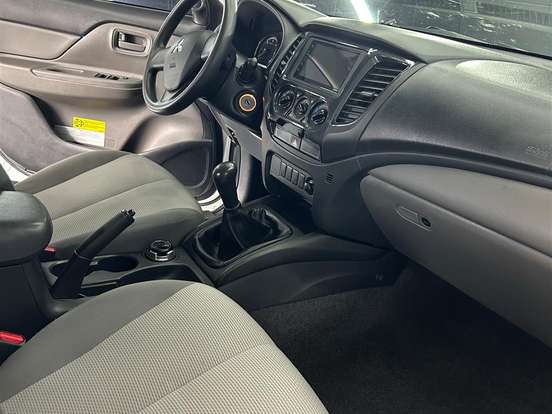 MITSUBISHI-L200 TRITON-2.4 16V TURBO DIESEL OUTDOOR GLX CD 4X4 MANUAL MITSUBISHI-L200 TRITON-2024