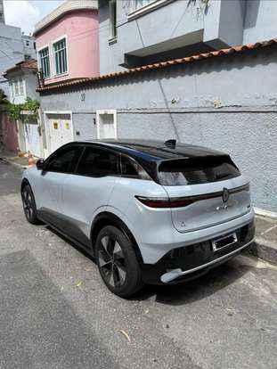 RENAULT-MEGANE-2023