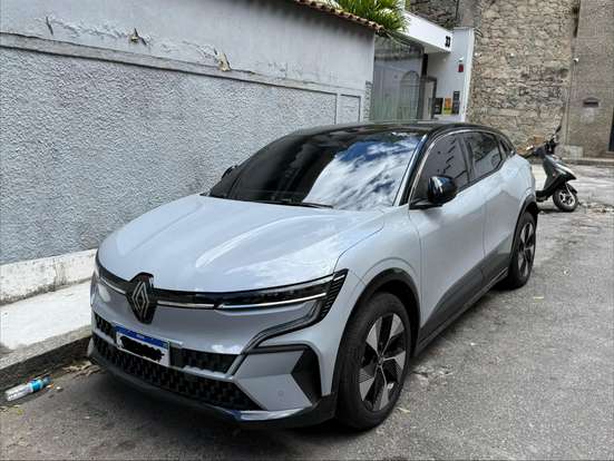 RENAULT-MEGANE-2023