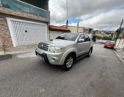 TOYOTA HILUX SW4 3.0 SRV 4X4 7 LUGARES 16V TURBO INTERCOOLER DIESEL 4P AUTOMÁTICO TOYOTA HILUX SW4 3.0 SRV 4X4 7 LUGARES 16V TURBO INTERCOOLER DIESEL 4P AUTOMÁTICO