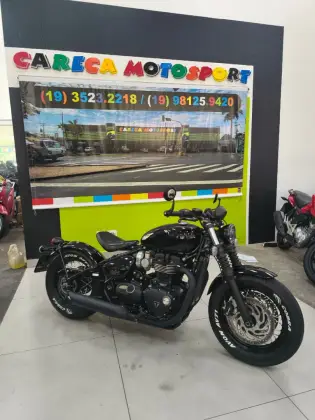TRIUMPH BONNEVILLE BOBBER 1200 