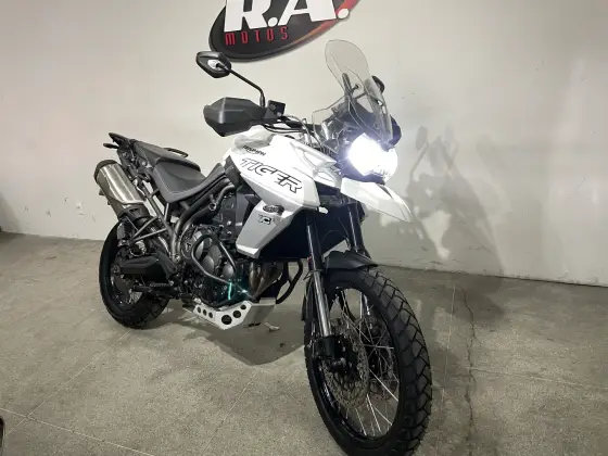 TRIUMPH TIGER 800 XCX TRIUMPH TIGER 800 XCX