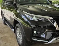 TOYOTA HILUX SW4 2.8 D-4D TURBO DIESEL SRX 7L 4X4 AUTOMÁTICO TOYOTA HILUX SW4 2.8 D-4D TURBO DIESEL SRX 7L 4X4 AUTOMÁTICO