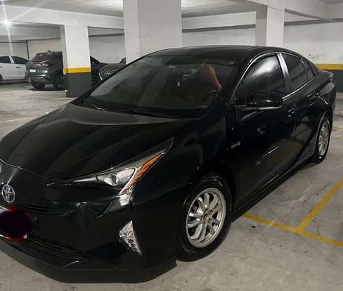 TOYOTA-PRIUS-2017