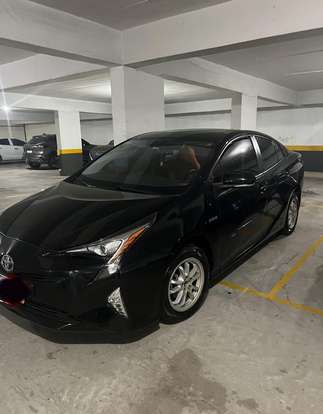 TOYOTA-PRIUS-2017
