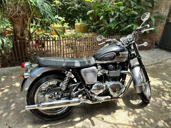 TRIUMPH-BONNEVILE TRIUMPH-BONNEVILE-2012