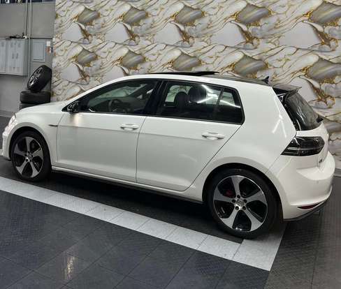 VOLKSWAGEN-GOLF-2017
