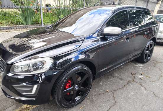 VOLVO-XC60-2015